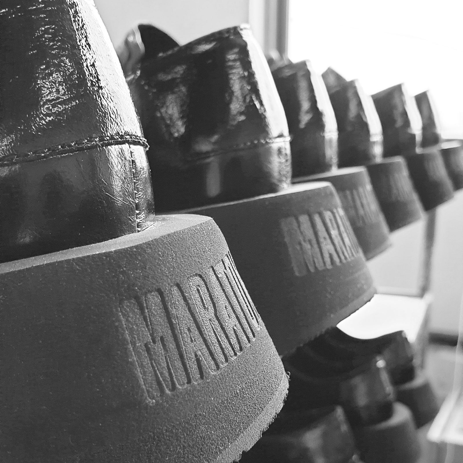 Maratown most comfortable running dress sneakers black showing the logo stamped at the back of the sole