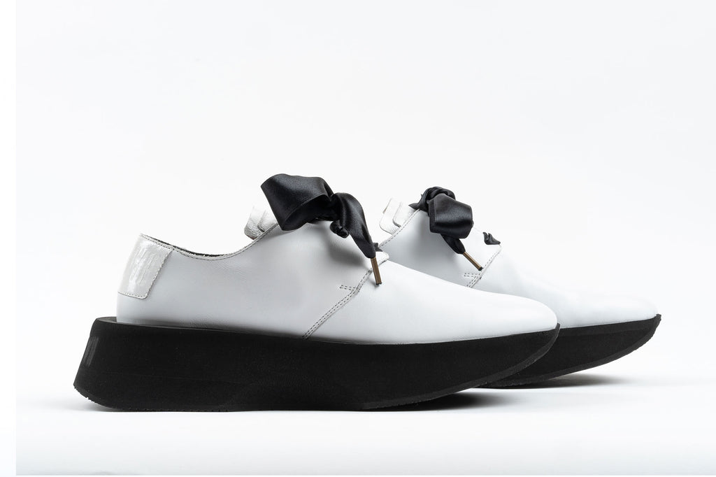 ladies black white dress shoes Women SCV002255 Alexander with jeans for Shirley MacLaine's Iconic Outfits Size:US 16 / UK 20 / EU 46